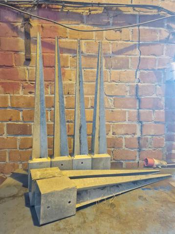 Gegalvaniseerde paalhouders 12x12cm 90cm lang beschikbaar voor biedingen