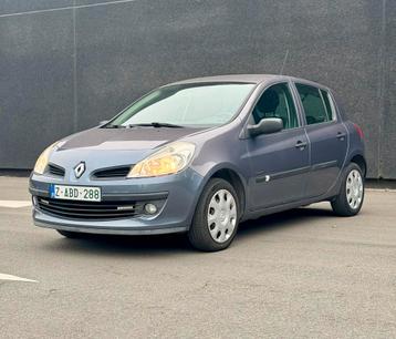 SLECHTS 17.000 KM! Renault Clio 1.2 Benzine, Voorwielaandrijving, 4 deurs, Stof, Elektrische ramen