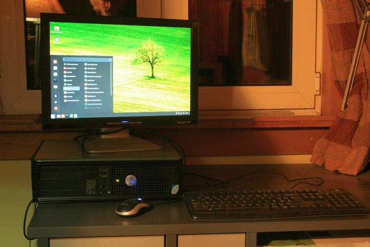 Linux computer, Informatique & Logiciels, Ordinateurs de bureau, Utilisé, 2 à 3 Ghz, HDD, 8 GB, Avec carte vidéo, Avec moniteur