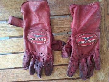 Paar rode lederen Moto Guzzi handschoenen., Motoren, Ophalen of Verzenden, Tweedehands, Handschoenen, Moto Guzzi