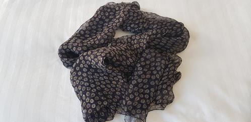 Zeer mooie luxe  Dames sjaal in 100 % zijden merk Blui made, Kleding | Dames, Mutsen, Sjaals en Handschoenen, Nieuw, Sjaal, Ophalen of Verzenden