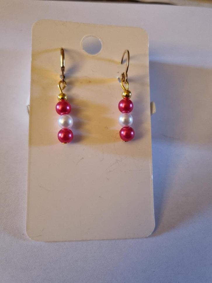 Handgemaakte oorbellen met frambozenroze en gouden parelmoer, Handtassen en Accessoires, Oorbellen, Nieuw, Hangers, Goud, Roze