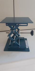 labo tafeltje regelbaar in hoogte, Ophalen, Nieuw