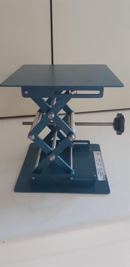 labo tafeltje regelbaar in hoogte, Doe-het-zelf en Bouw, Meetapparatuur, Nieuw, Ophalen