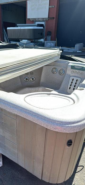 HotSpring jacuzzi – 5 à 6 personen, Enlèvement ou Envoi, Utilisé, Couverture