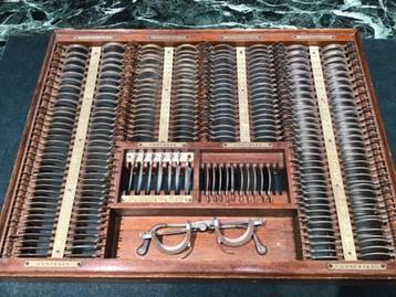 passet met optische lenzen voor oogmeting jaren 50 beschikbaar voor biedingen