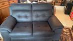 Zetel 2 persoons grijs daim, Huis en Inrichting, Zetels | Zetels, Ophalen, Zo goed als nieuw