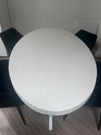 Une table ovale blanche avec des chaises est la bienvenue, Maison & Meubles, Tables | Tables mange-debout, Enlèvement, Comme neuf