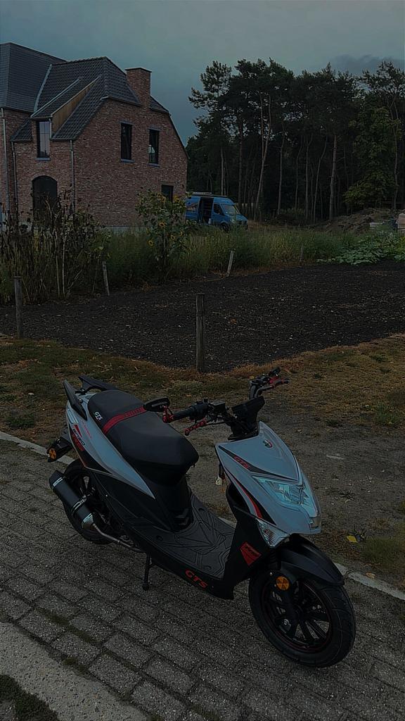 Gts enzo naked, Fietsen en Brommers, Snorfietsen en Snorscooters, Zo goed als nieuw, Ophalen