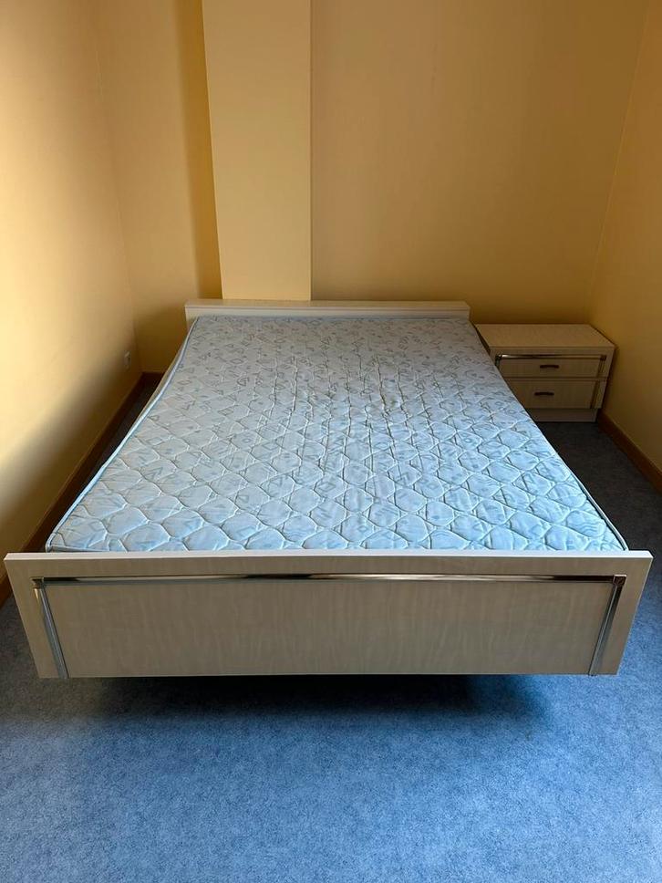 ️ Lit double avec 2 tables de nuit (garde-robe à donner), Maison & Meubles, Chambre à coucher | Chambres à coucher complètes, Utilisé