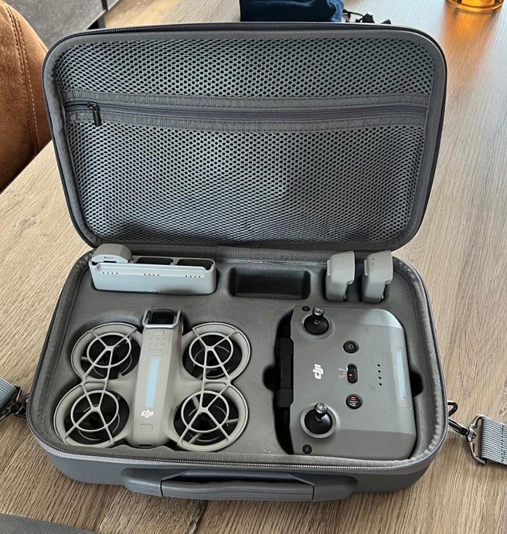 DJI Neo Fly More Combo met koffer, Audio, Tv en Foto, Drones, Gebruikt, Drone met camera, Ophalen of Verzenden