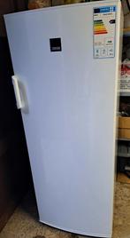 Frigo , ongeveer 1m55 hoog. Werkt prima, Elektronische apparatuur, Vriezers en Diepvrieskisten, Ophalen, Zo goed als nieuw, Energieklasse A of zuiniger