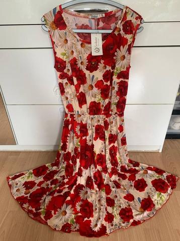 Nieuwe felle jurk met bloemen beschikbaar voor biedingen