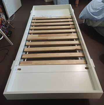 Wit houten bed, verstelbaar + matras +  bodem. beschikbaar voor biedingen
