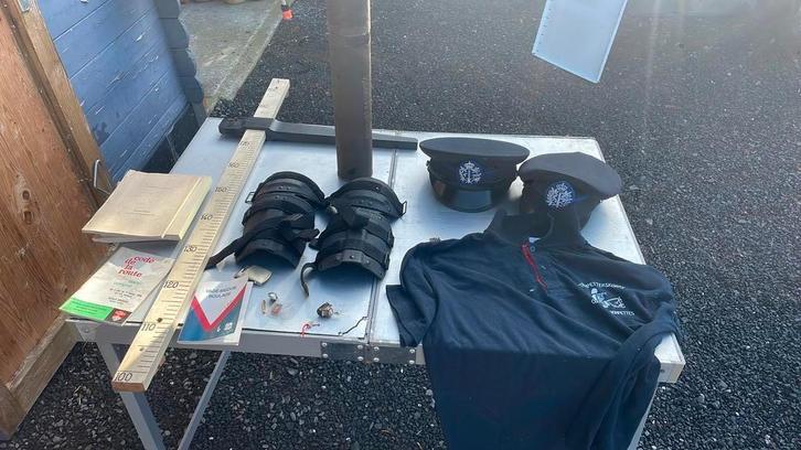 Beau lot d’objets ancienne gendarmerie belge et police com, Collections, Objets militaires | Général, Autres, Enlèvement ou Envoi