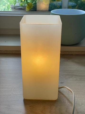 Tafellamp melkglas beschikbaar voor biedingen