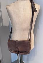 Keecie picking flowers, Envoi, Utilisé, Brun, Cuir