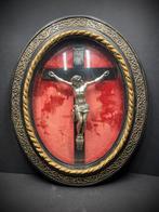 Antiek Franse kruisbeeld uit de late 19e eeuw, Ophalen