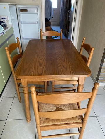 Gratis - Tafel + 4 stoelen, Maison & Meubles, Tables | Tables à manger, Enlèvement, Utilisé, Quatre personnes