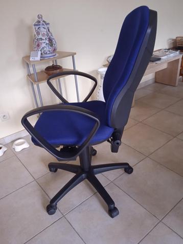 Bureaustoel beschikbaar voor biedingen