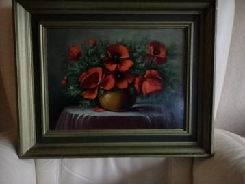 Bloem stil leven Klaprozen in Vaas staande op Tafel  beschikbaar voor biedingen