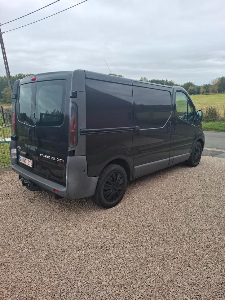 Opel vivaro 2500cdti lichte vracht, Auto's, Bestelwagens en Lichte vracht, Particulier, ABS, Achteruitrijcamera, Bluetooth, Opel
