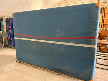 Grote valmat 300x200x30  beschikbaar voor biedingen