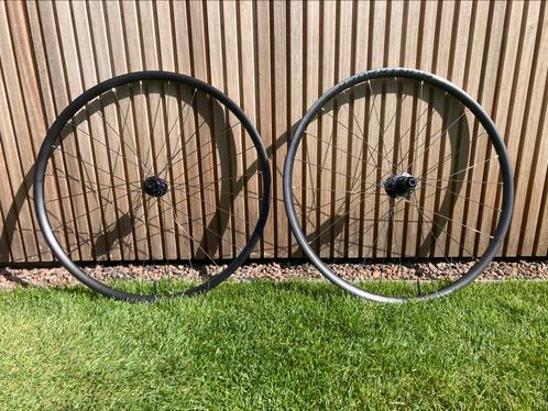 Bontrager Paradigm SL tubeless wielset, Fietsen en Brommers, Fietsonderdelen, Gebruikt, Racefiets, Wiel, Ophalen