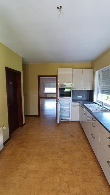 Keuken met toestellen, Huis en Inrichting, Keuken | Complete keukens, Ophalen, Hoekkeuken, Zo goed als nieuw, Hout