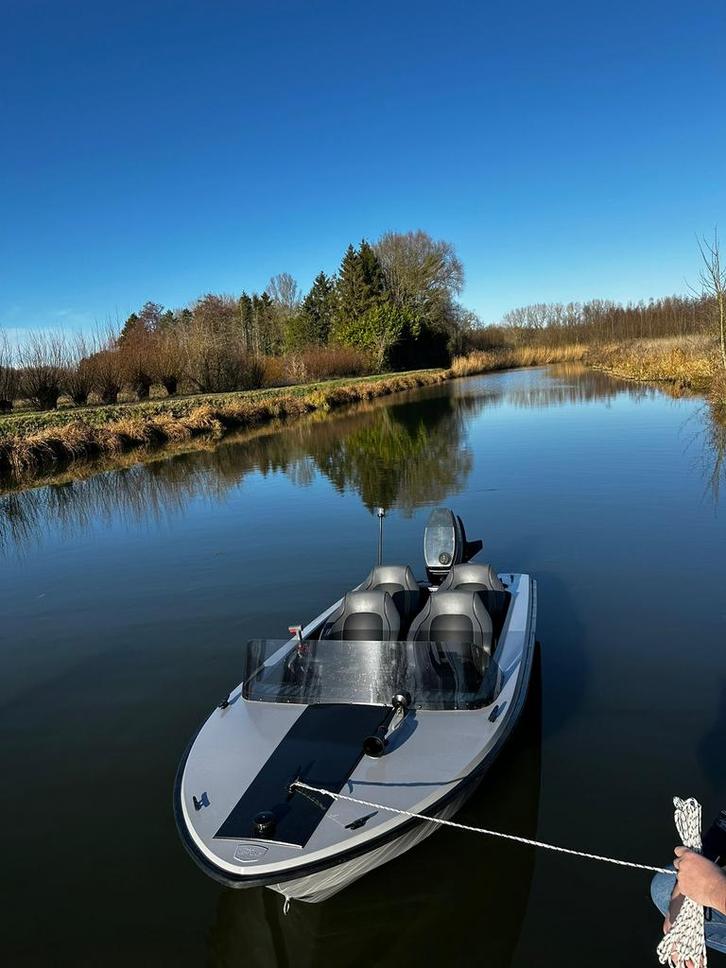 Opgeknapte boot, Watersport en Boten, Speedboten, Zo goed als nieuw, 3 tot 6 meter, Benzine, Minder dan 70 pk, Polyester, Buitenboordmotor