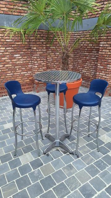 Party tafels met 6 barstoelen beschikbaar voor biedingen