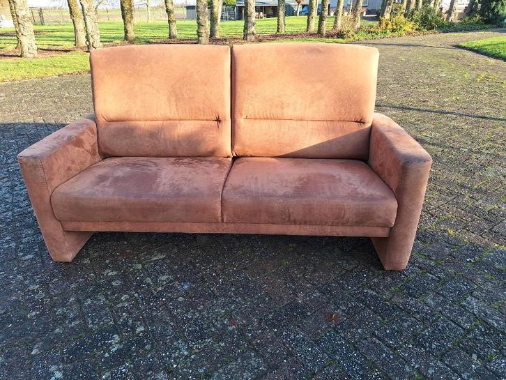 Canapé/canapé en cuir micro brun à deux places, Maison & Meubles, Canapés | Repose-pieds & Poufs, Utilisé, 50 à 75 cm, 125 cm ou plus