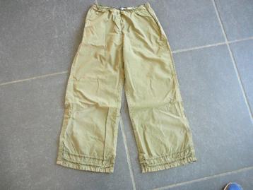 groene broek met franjes onderaan beschikbaar voor biedingen