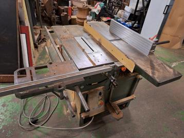 Houtbewerkingsmachine beschikbaar voor biedingen