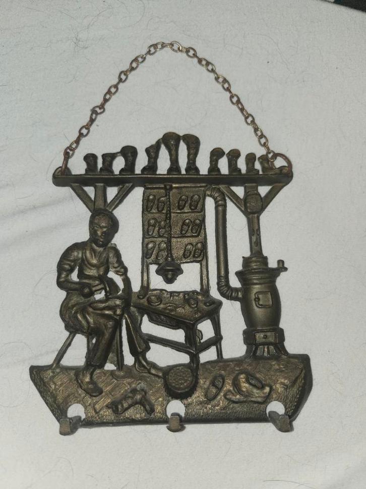 antieke koperen sleutelhanger schoenmaker, Antiek en Kunst, Antiek | Klokken, Ophalen
