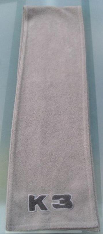 Grijze sjaal van K3 beschikbaar voor biedingen