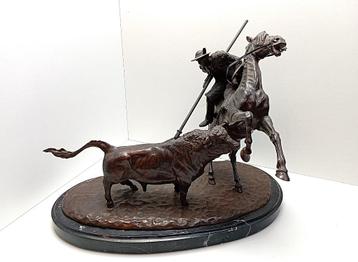 CHEF-D'ŒUVRE : statue en bronze, cheval, taureau, toréador disponible aux enchères