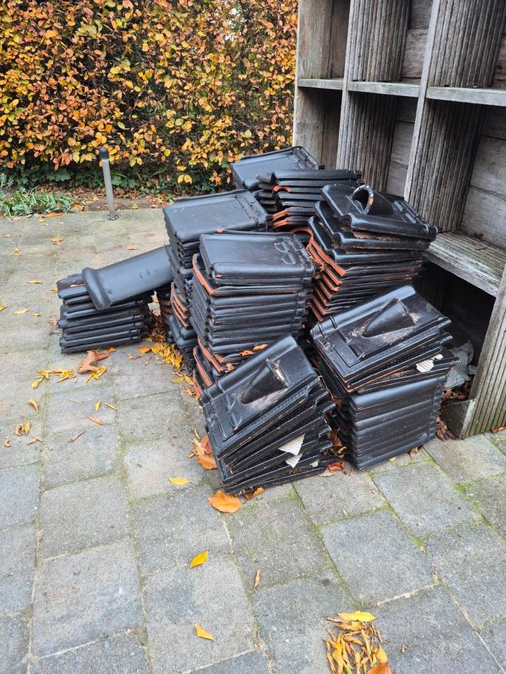 Belgische stormpanen donkerbruin-zwart, Doe-het-zelf en Bouw, Dakpannen en Dakbedekking, Zwart, Ophalen