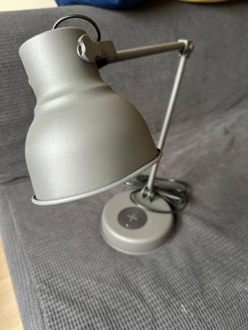 Bureaulamp met draadloos oplader