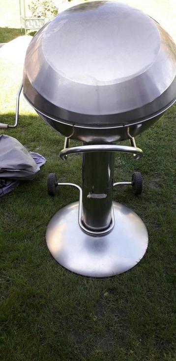 Grote barbecue  beschikbaar voor biedingen