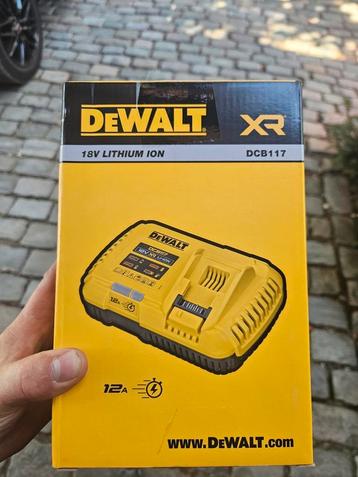 Dcb-117 snellader dewalt beschikbaar voor biedingen