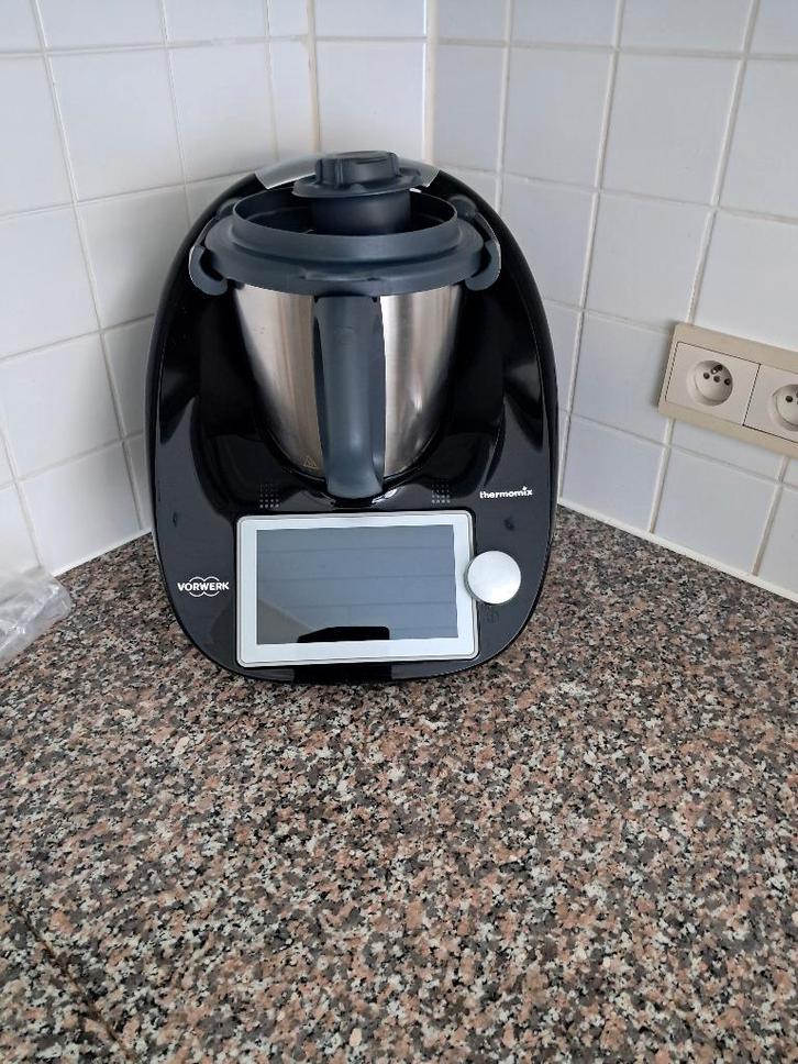 Thermomix 6 Limited Edition Black (VORWERK), Electroménager, Mélangeurs de cuisine, Utilisé, 2 à 3 litres, 3 vitesses ou plus