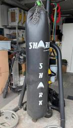 Bokszak SHARK op staander, Sport en Fitness, Ophalen, Zo goed als nieuw, Bokszak