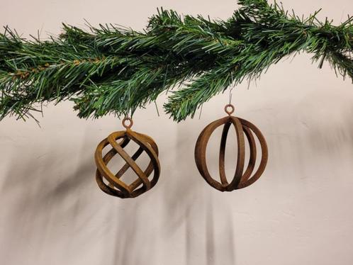Brocante roestige smeedijzeren kerstballen kerstbal, Diversen, Kerst, Zo goed als nieuw, Ophalen of Verzenden