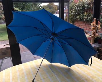 Vintige paraplu beschikbaar voor biedingen