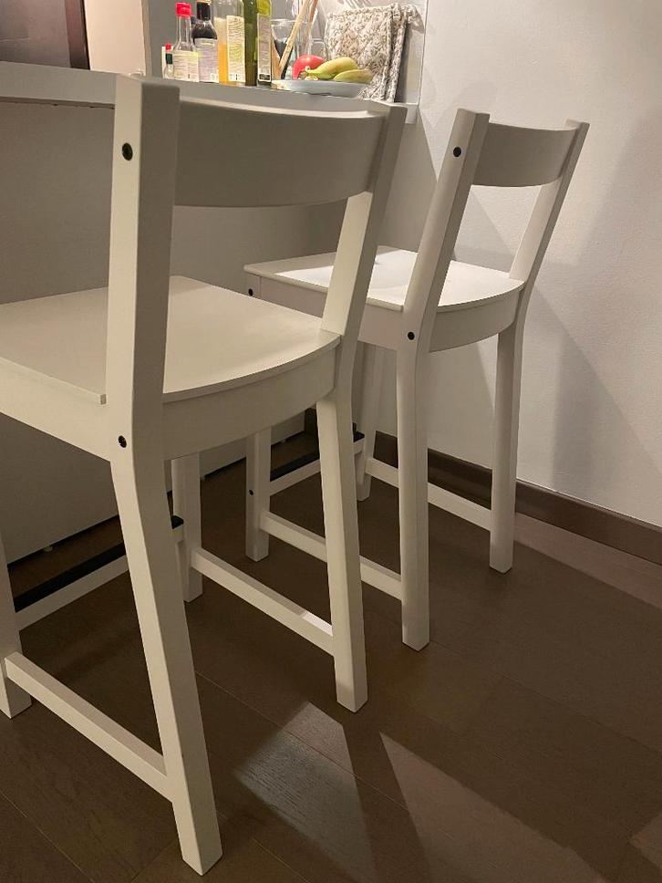 Set van 2 NORDVIKEN barkrukken (IKEA), Huis en Inrichting, Barkrukken, Zo goed als nieuw, 60 tot 90 cm, Hout, 2 krukken, Met voetsteun