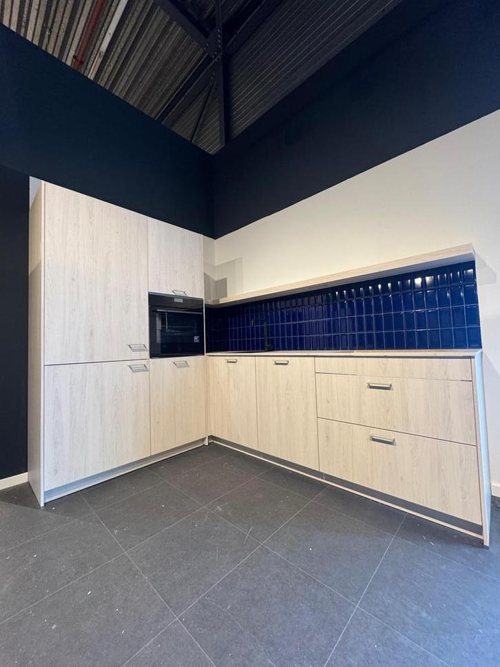NIEUWE Showroom Hoekkeuken + GEDEMONTEERD, Huis en Inrichting, Keuken | Complete keukens, Zo goed als nieuw, Hoekkeuken, Ophalen of Verzenden