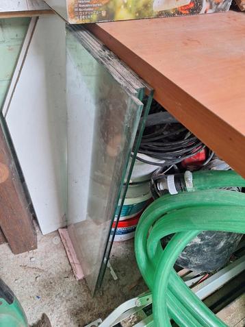 Glazen schabben beschikbaar voor biedingen