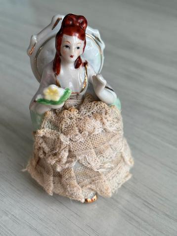 Figurine miniature en porcelaine 