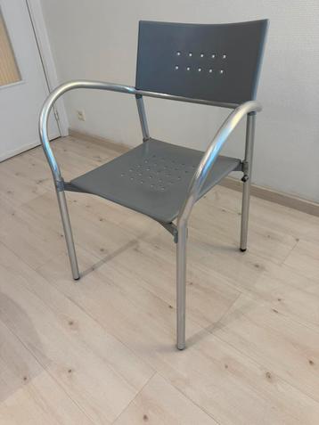 6 aluminium stoelen kleur grijs beschikbaar voor biedingen